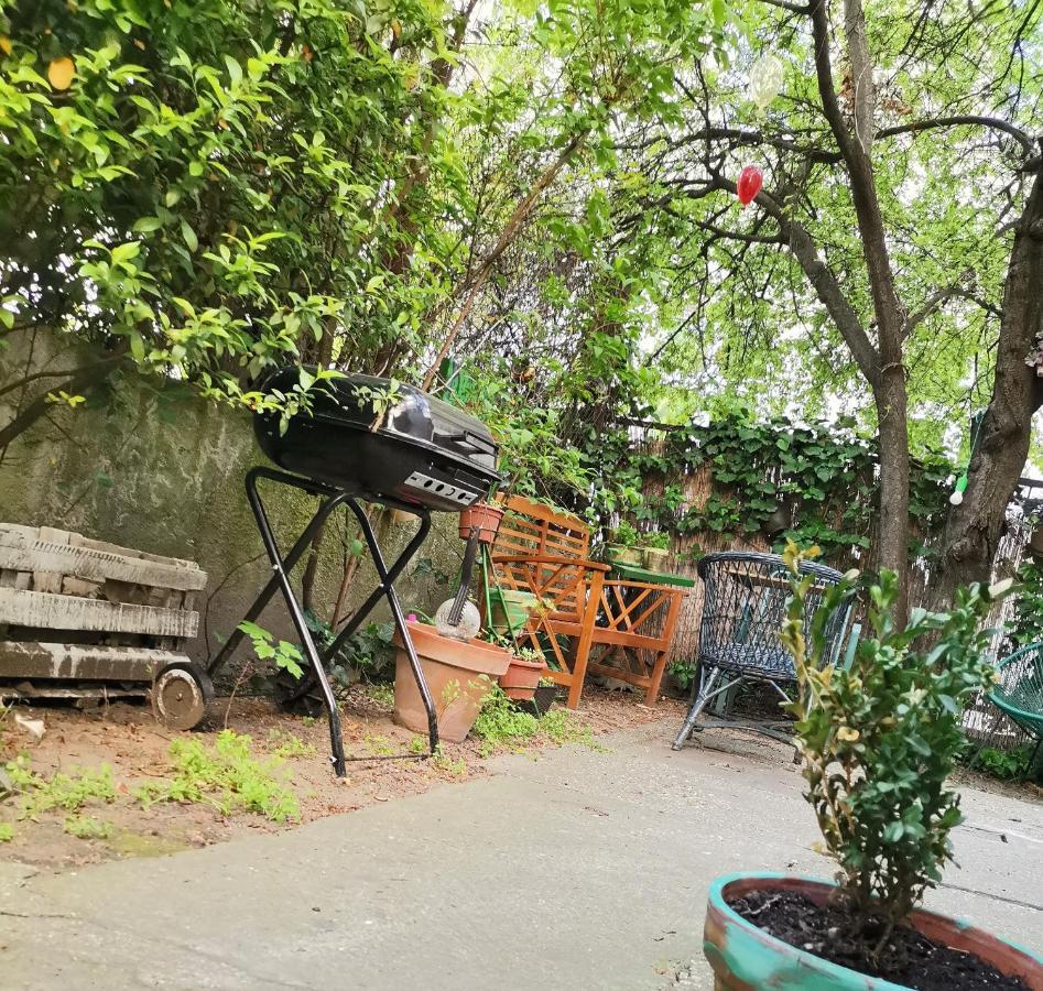 Flat In Historic Villa With Your Own Private Garden, Near City Park Budapešť Exteriér fotografie