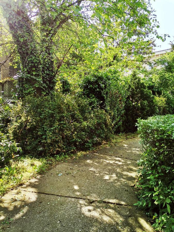 Flat In Historic Villa With Your Own Private Garden, Near City Park Budapešť Exteriér fotografie
